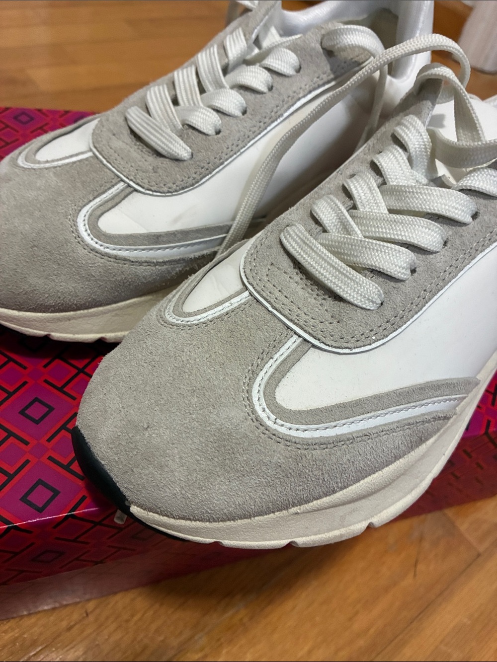 Tory Burch Good Luck Trainer Sneaker White New Ivory Gray Suede Logo 8.5 Authent - Picture 11 of 17